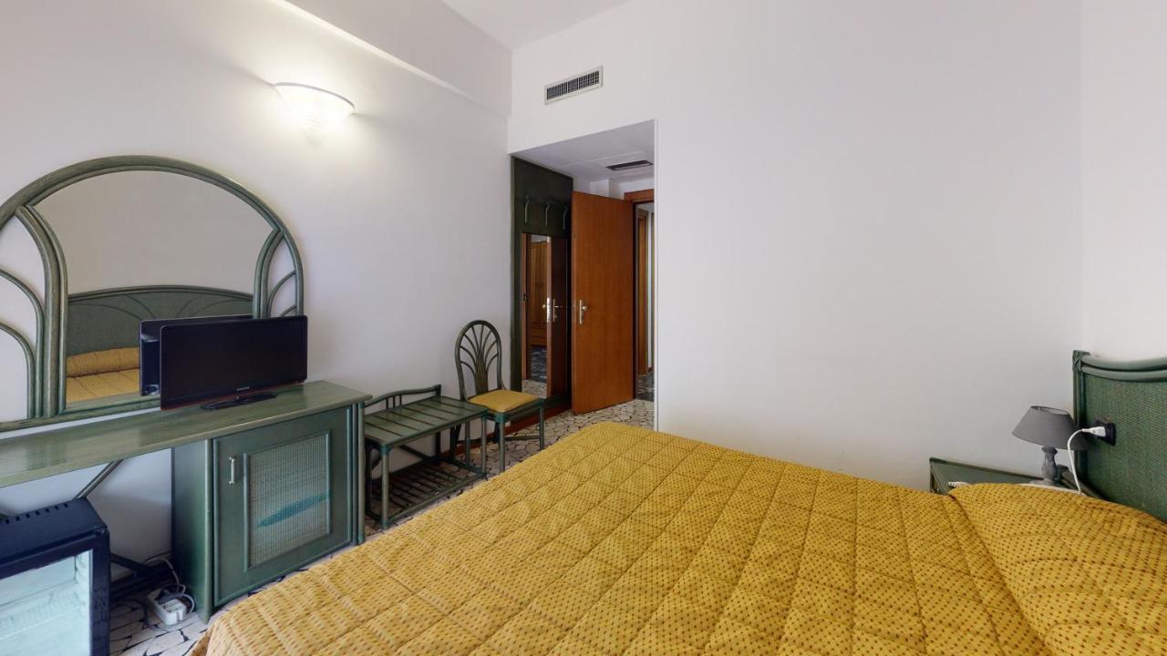 ספוטורנו Hotel Zunino מראה חיצוני תמונה