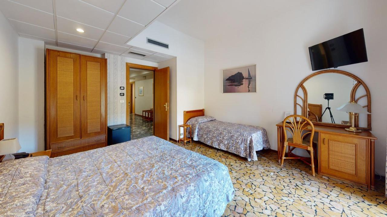 ספוטורנו Hotel Zunino מראה חיצוני תמונה