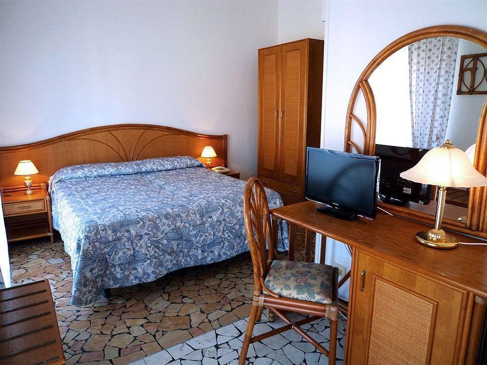 ספוטורנו Hotel Zunino מראה חיצוני תמונה