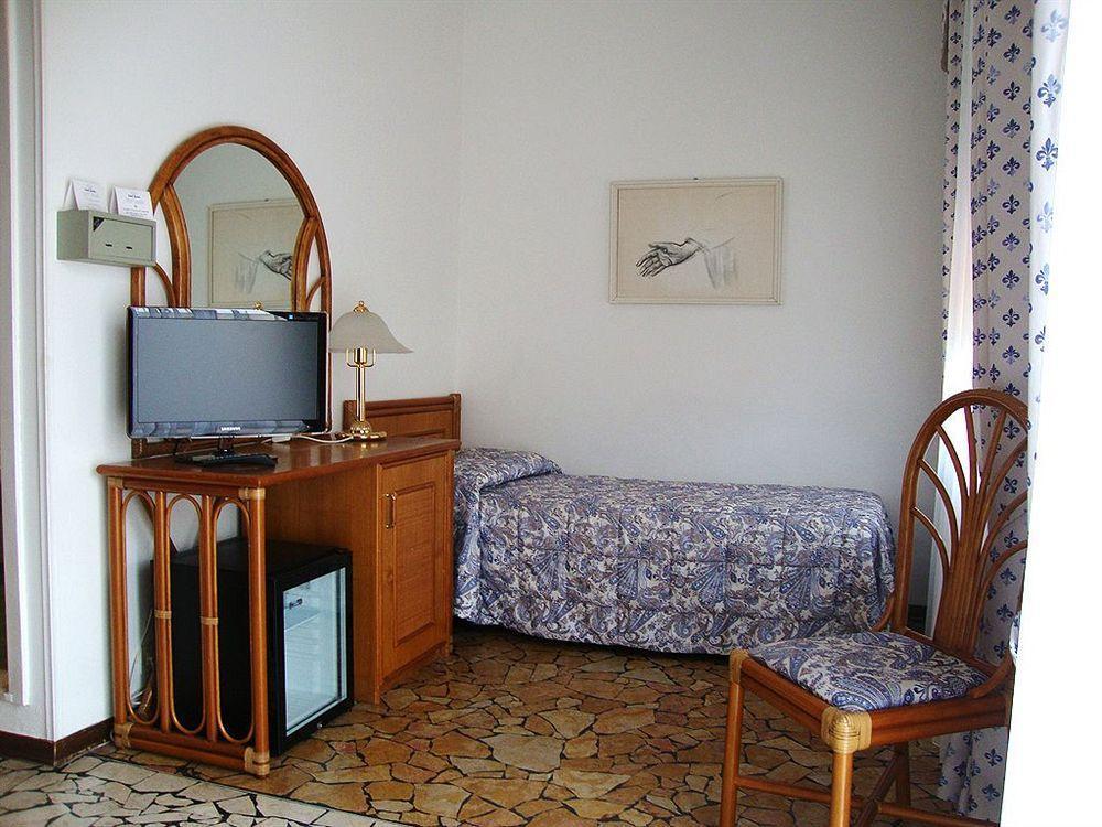 ספוטורנו Hotel Zunino מראה חיצוני תמונה